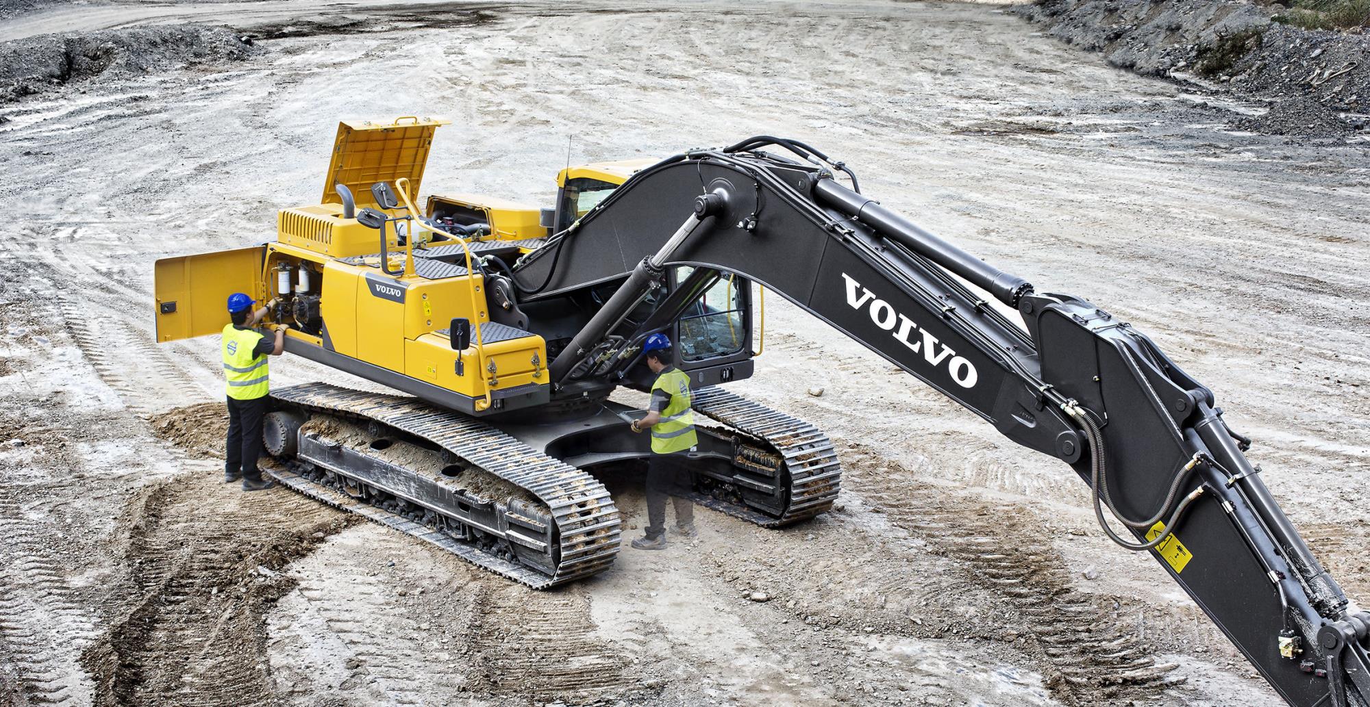 volvo-benefits-crawler-excavator-ec250d-t2-service-access-2324x1200.jpg